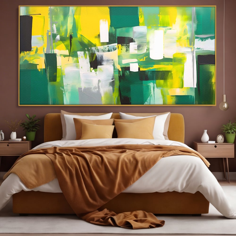 Tablou canvas cu pictura abstracta cu pete verzi si galbene, in rama de aluminiu auriu, pe perete intr-un dormitor